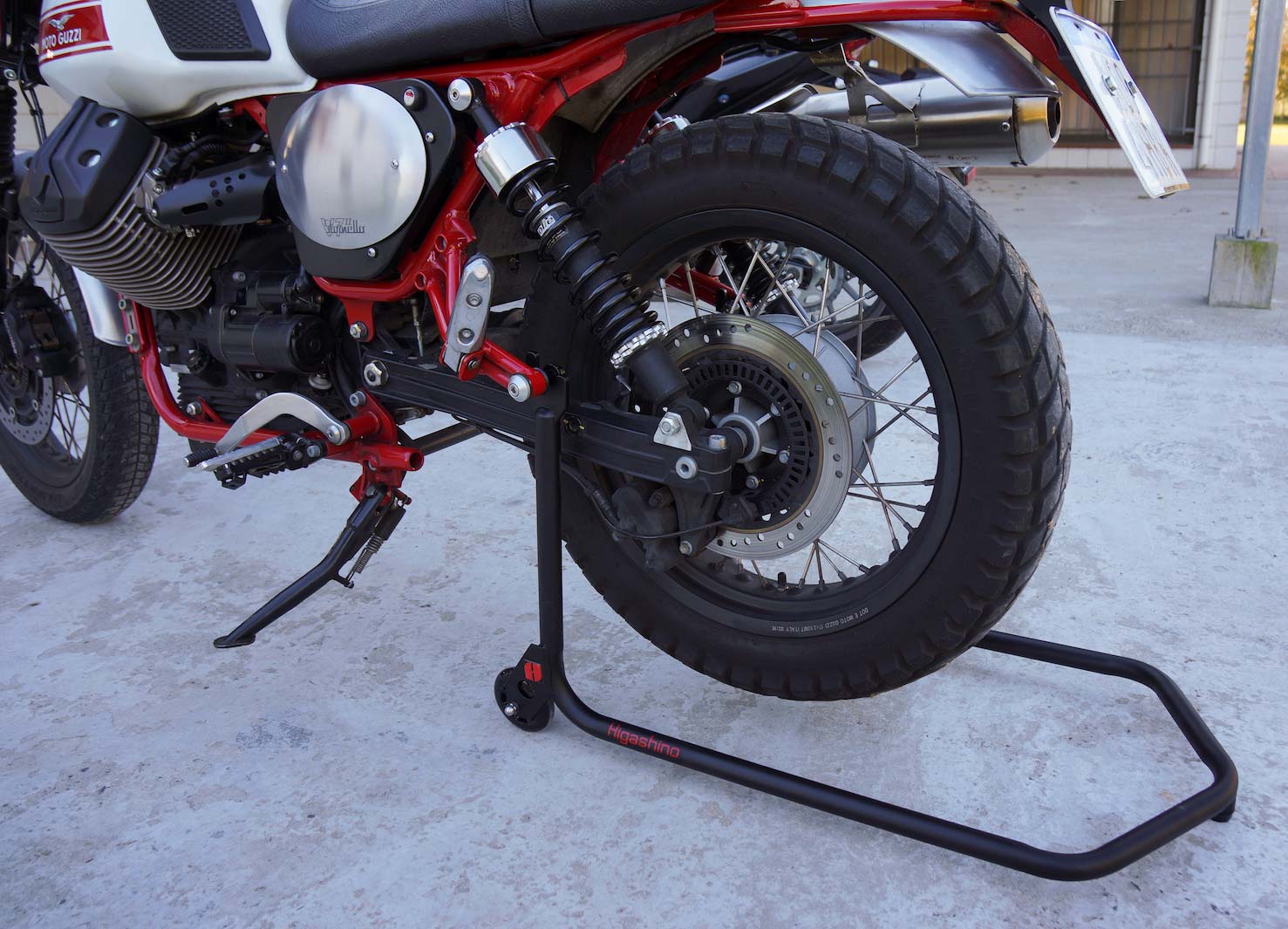 Caballete trasero para moto Guzzi